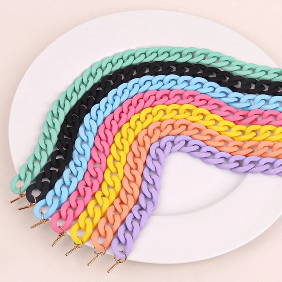 Yellow Chunky Chain Heart Necklace - Picture 8 of 11